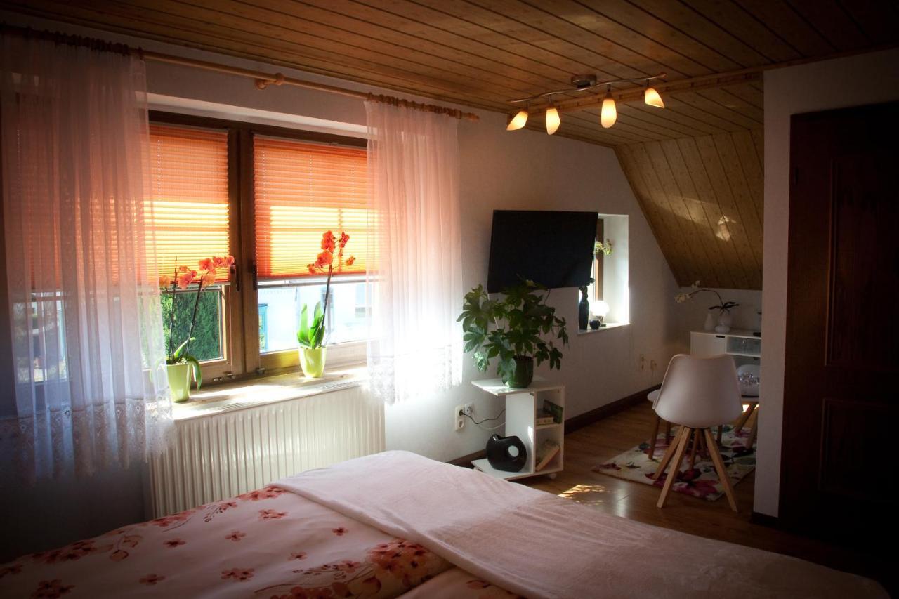 Appartamento Gaestezimmer Im Gruenen Haus Thum Esterno foto