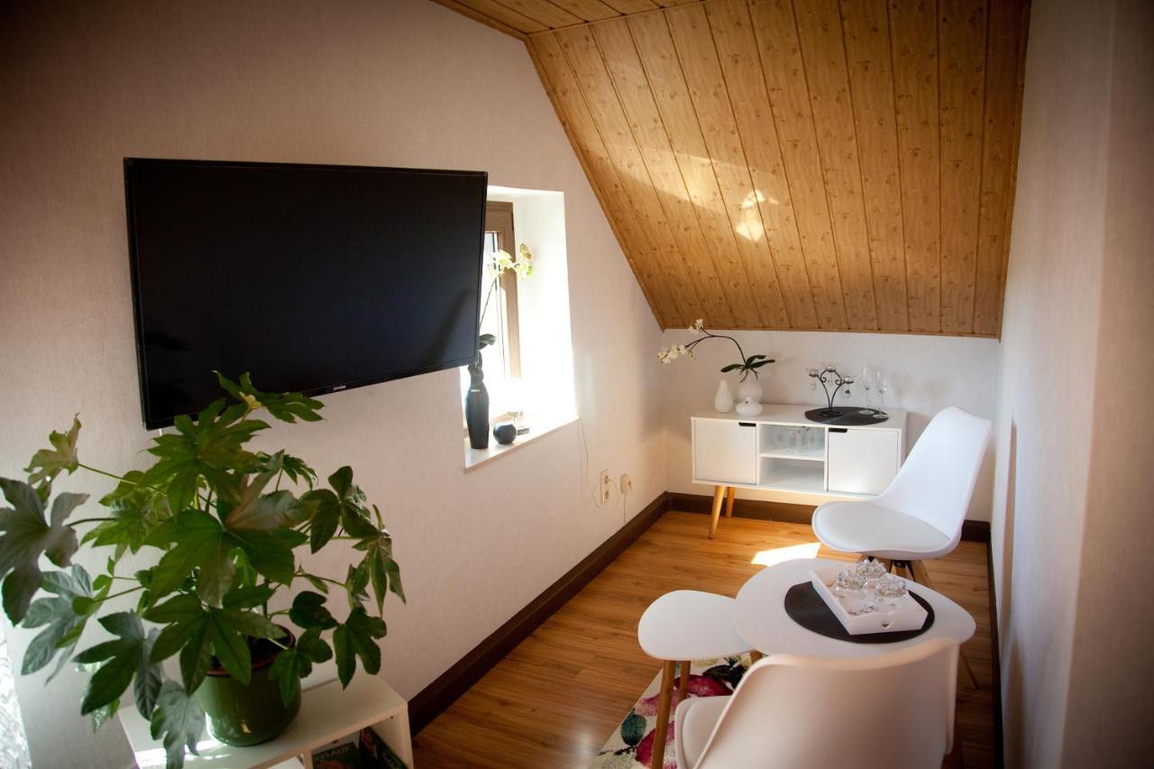 Appartamento Gaestezimmer Im Gruenen Haus Thum Esterno foto